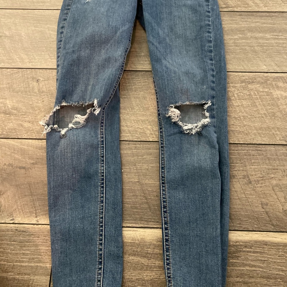 top shop jamie jeans with knee rips!